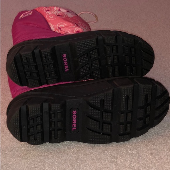 BRAND NEW Winter Boots - Picture 5 of 7